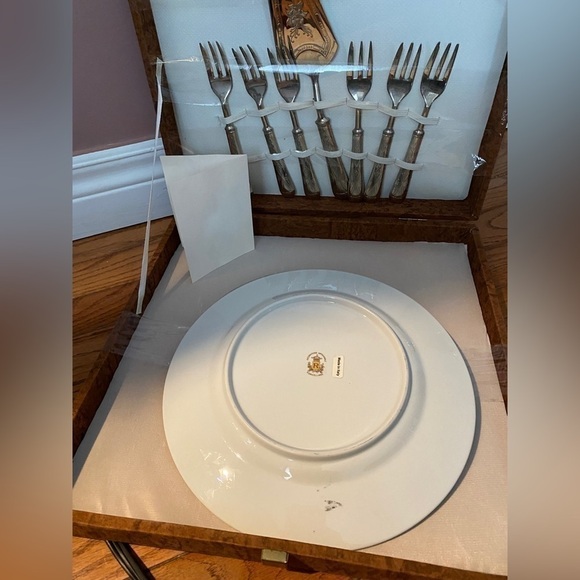 VTG. Dessert Plate and 6 Cake Forks In Original Box with Certificate - Italy - Picture 8 of 13